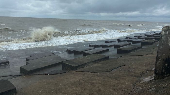 আজই নিম্নচাপে পরিণত হবে ঘূর্ণাবর্ত, বাংলায় কোথায় কী প্রভাব পড়বে?