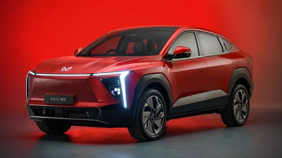 Mahindra-র ইলেক্ট্রিক SUV চলে এল, এক চার্জেই ৬৫৬ কিমি মাইলেজ, দাম কত? Mahindra-র ইলেক্ট্রিক SUV চলে এল, এক চার্জেই ৬৫৬ কিমি মাইলেজ, দাম কত?