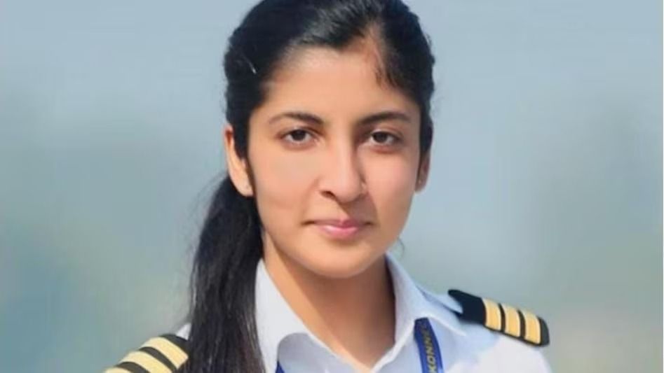 নন-ভেজ খাবার ভালোবাসায় বন্ধুদের সামনেই হেনস্থা, অপমানে 'আত্মঘাতী' পাইলট প্রেমিকা 