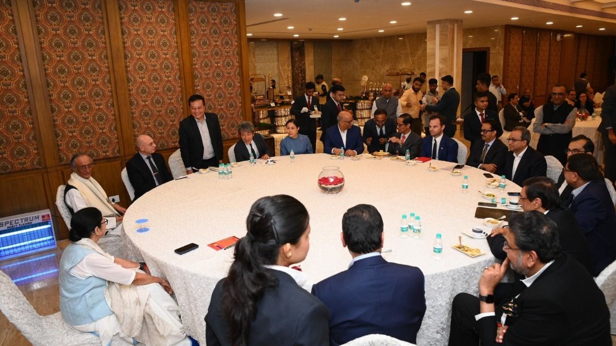 বিশ্ববঙ্গ বাণিজ্য সম্মেলনের ঢাকে কাঠি মমতার, শিল্পপতিদের সঙ্গে হাজির সৌরভও বিশ্ববঙ্গ বাণিজ্য সম্মেলনের ঢাকে কাঠি মমতার, শিল্পপতিদের সঙ্গে হাজির সৌরভও