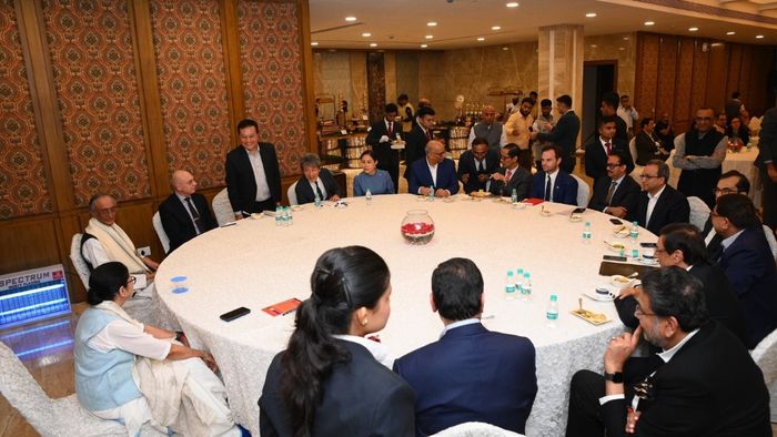 বিশ্ববঙ্গ বাণিজ্য সম্মেলনের ঢাকে কাঠি মমতার, শিল্পপতিদের সঙ্গে হাজির সৌরভও