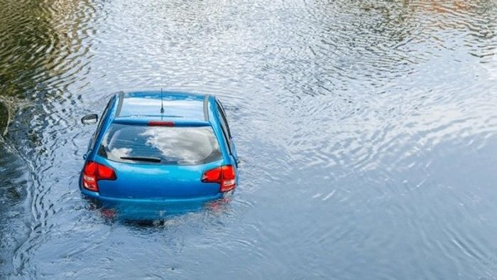 কোচবিহারে পুকুরে পড়ল গাড়ি, ডুবে মৃত্যু শিশু-মা বাবা সহ ৪। প্রতীকী ছবি