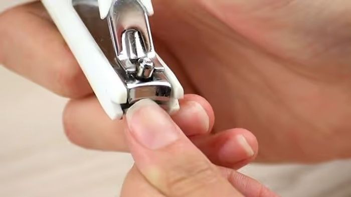 সপ্তাহের এই দিনে নখ কাটলে হাতে কিছুতেই টাকা থাকে না