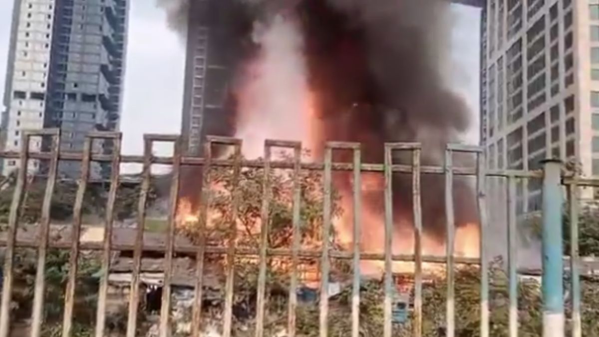 তপসিয়ায় হাহাকার, বিধ্বংসী আগুনে প্রায় ২০০ ঝুপড়ি পুড়ে ছাই, দাবি স্থানীয়দের