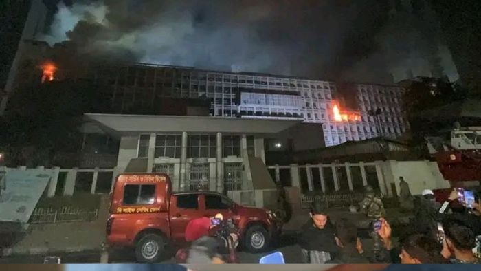 হাসিনার জমানার নথিপত্র পুড়ে ছাই? বাংলাদেশ সচিবালয়-অগ্নিকাণ্ডে রহস্য