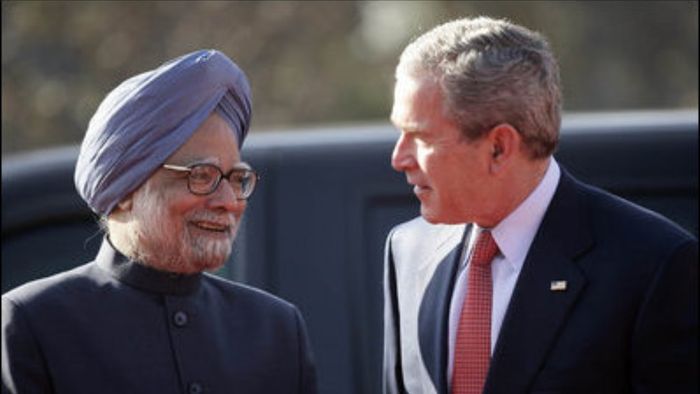 তৎকালীন মার্কিন প্রেসিডেন্ট জর্জ বুশের সঙ্গে ড. মনমোহন সিং।
