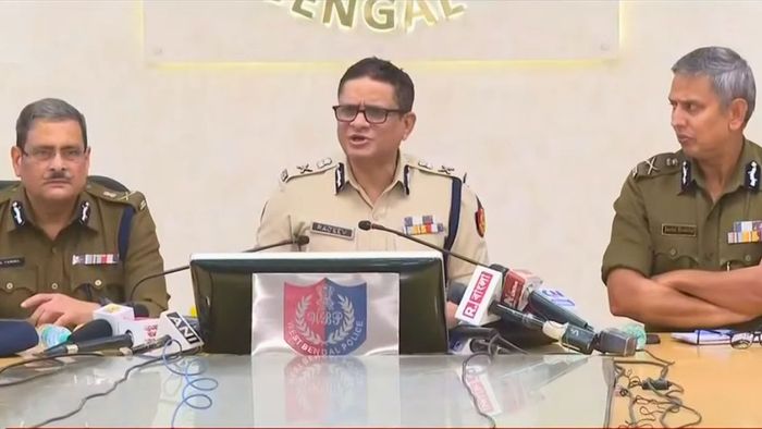 সাংবাদিক সম্মেলন করছেন রাজীব কুমার।