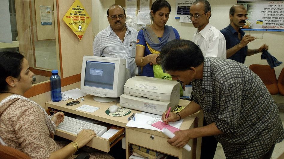 RBI-এর নির্দেশে কাল থেকে বন্ধ তিন ধরনের ব্যাঙ্ক অ্যাকাউন্ট, আপনারটাও আছে? RBI-এর নির্দেশে কাল থেকে বন্ধ তিন ধরনের ব্যাঙ্ক অ্যাকাউন্ট, আপনারটাও আছে?