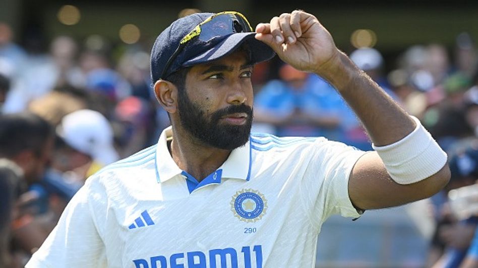 খেলার মাঝেই হাসপাতালে, পরে ফিরলেন, বুমরার চোট কতটা গুরুতর? খেলার মাঝেই হাসপাতালে, পরে ফিরলেন, বুমরার চোট কতটা গুরুতর?