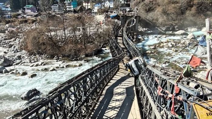 লাচুংয়ে ভেঙে পড়া ব্রিজ।