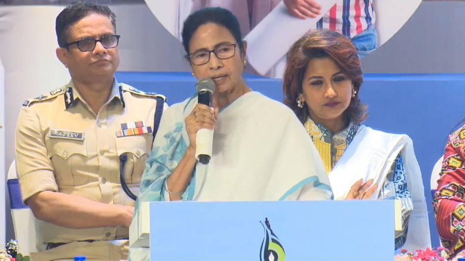 'আমার ৫ বছর বয়স বাড়ানো আছে', দাবি মুখ্যমন্ত্রীর  'আমার ৫ বছর বয়স বাড়ানো আছে', দাবি মুখ্যমন্ত্রীর