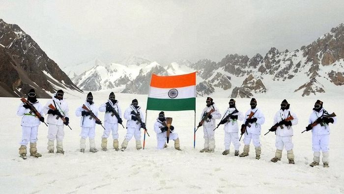 মাইনাস ৬০ ডিগ্রিতেও সমস্যা হবে না, ভারতীয় জওয়ানদের হাতে এল 'হিম কবচ'