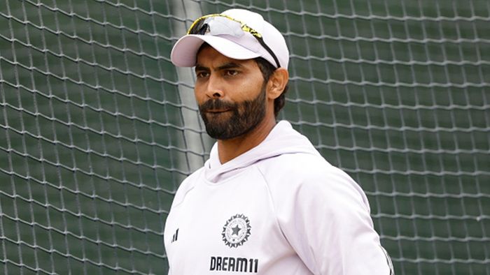 রবীন্দ্র আদেজাকে অস্ট্রেলিয়ার মেলবোর্নে 21 ডিসেম্বর, 2024-এ মেলবোর্ন ক্রিকেট গ্রাউন্ডে ভারতের পুরুষদের টেস্ট স্কোয়াডের প্রশিক্ষণের সময় দেখা যায়।