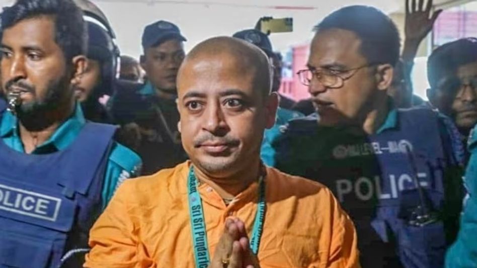 এবার ঢাকা হাইকোর্টে চিন্ময় কৃষ্ণর জামিন মামলার শুনানি, দেড়মাস ধরে জেলবন্দি সন্ন্যাসী  এবার ঢাকা হাইকোর্টে চিন্ময় কৃষ্ণর জামিন মামলার শুনানি, দেড়মাস ধরে জেলবন্দি সন্ন্যাসী