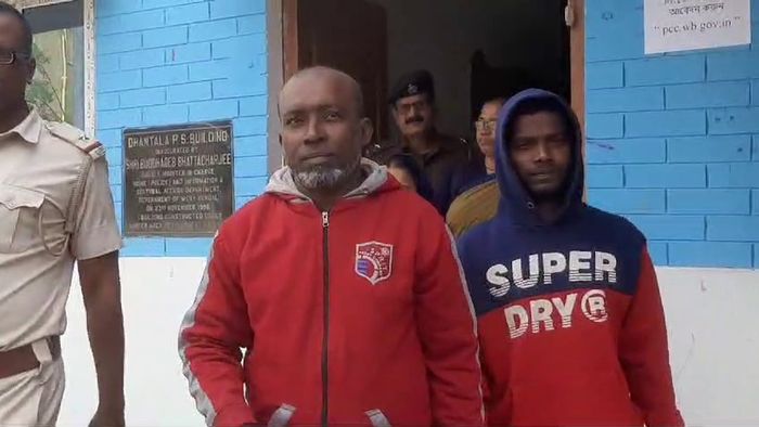 দুই বাংলাদেশি নাগরিক গ্রেফতার