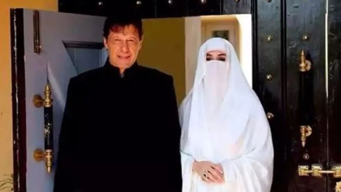 সস্ত্রীক ইমরান খান