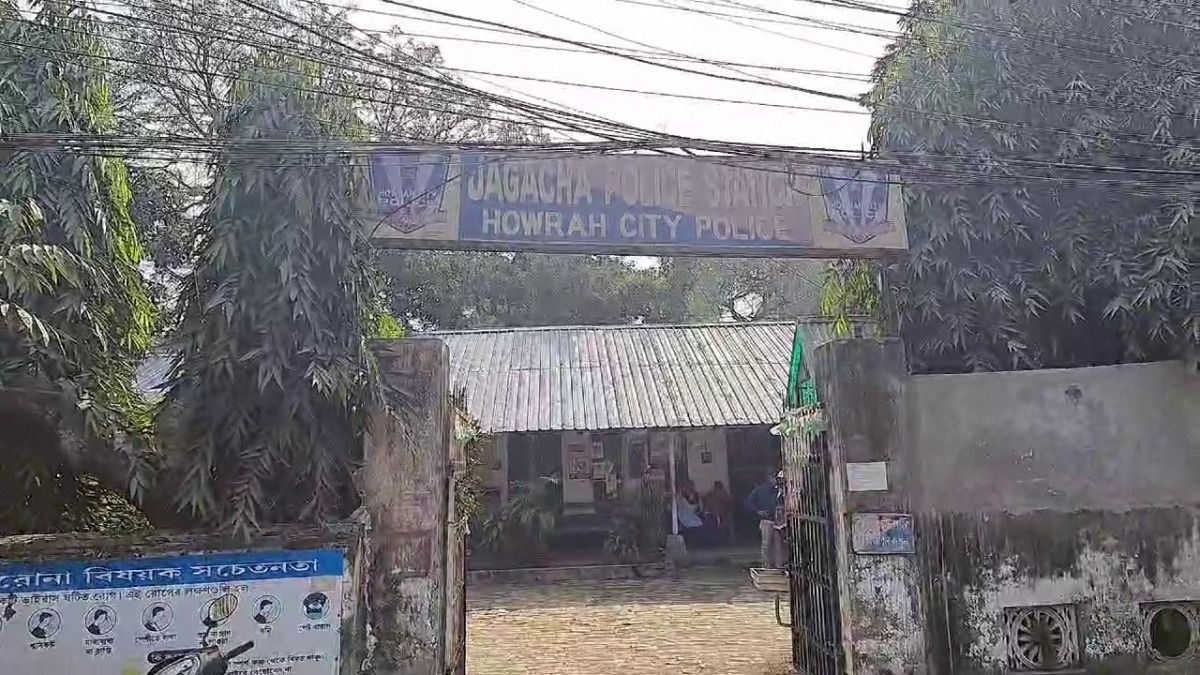 পুলিশের বিরুদ্ধে ক্ষোভ।