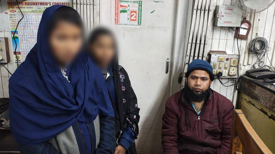 শিয়ালদায় ২ নাবালিকা সহ বাংলাদেশি রোহিঙ্গা গ্রেফতার, কাশ্মীরে পাচারের ছক শিয়ালদায় ২ নাবালিকা সহ বাংলাদেশি রোহিঙ্গা গ্রেফতার, কাশ্মীরে পাচারের ছক