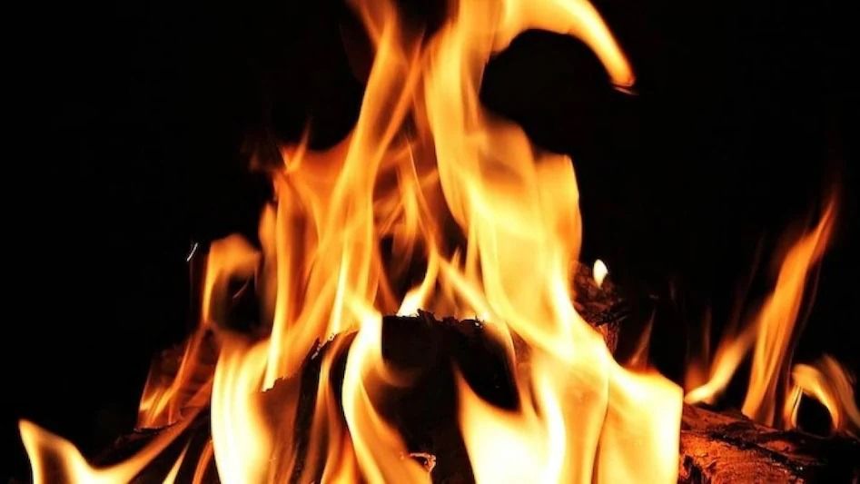 পার্ক সার্কাস স্টেশন চত্বরে ভয়াবহ অগ্নিকাণ্ড, বন্ধ ট্রেন চলাচল পার্ক সার্কাস স্টেশন চত্বরে ভয়াবহ অগ্নিকাণ্ড, বন্ধ ট্রেন চলাচল