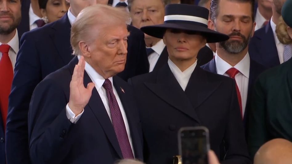 'তৃতীয় লিঙ্গ বলে কিছু নেই', শপথ নিয়েই বড় ঘোষণা ট্রাম্পের 'তৃতীয় লিঙ্গ বলে কিছু নেই', শপথ নিয়েই বড় ঘোষণা ট্রাম্পের