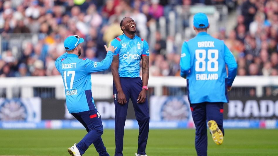 দলে চার পেসার, ইডেনে আর্চার-ওভারটনদের দিয়েই ভারতকে টেক্কা দেবে ইংল্যান্ড? দলে চার পেসার, ইডেনে আর্চার-ওভারটনদের দিয়েই ভারতকে টেক্কা দেবে ইংল্যান্ড?