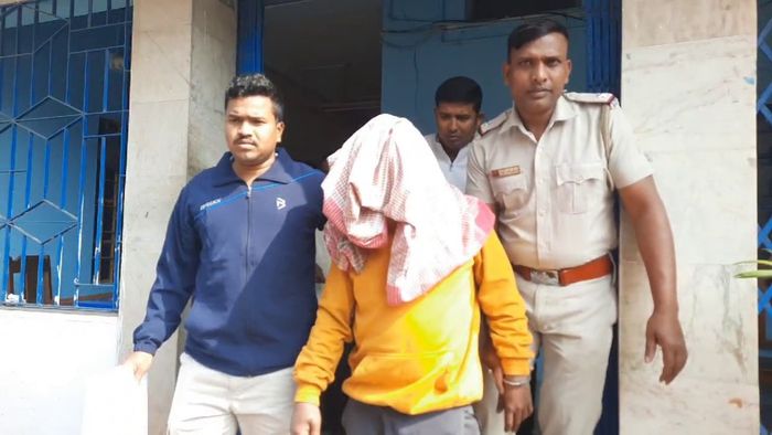 সৎ মেয়েকে দীর্ঘ পাঁচ বছর ধরে ধর্ষণের অভিযোগ বাবার বিরুদ্ধে