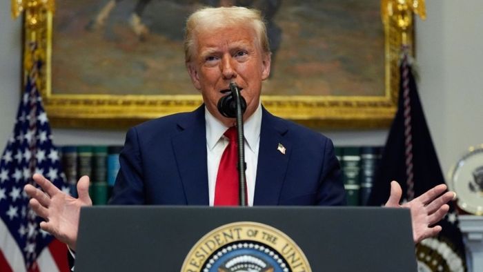 শরণার্থী কর্মসূচি বাতিল, ডোনাল্ড ট্রাম্পের প্রথম সিদ্ধান্তেই বিপাকে পাকিস্তান!