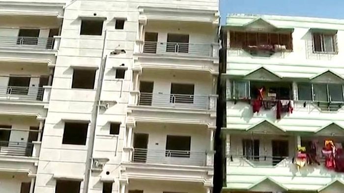 ট্যাংরার হেলে পড়া বহুতল।-ফাইল ছবি