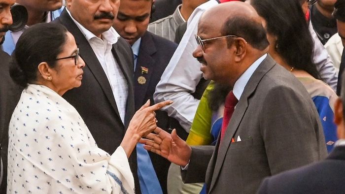 রাজভবনে মুখ্যমন্ত্রী মমতা বন্দ্যোপাধ্যায়।-ফাইল ছবি