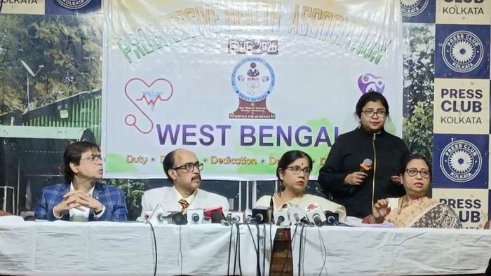 প্রেস ক্লাবে শশী পাঁজা।