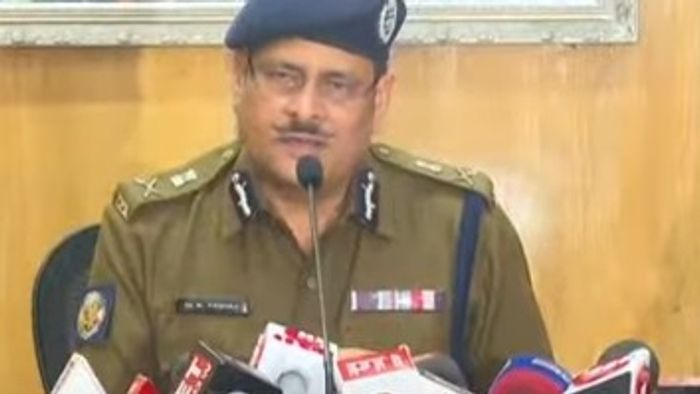 কলকাতার পুলিশ কমিশনার।