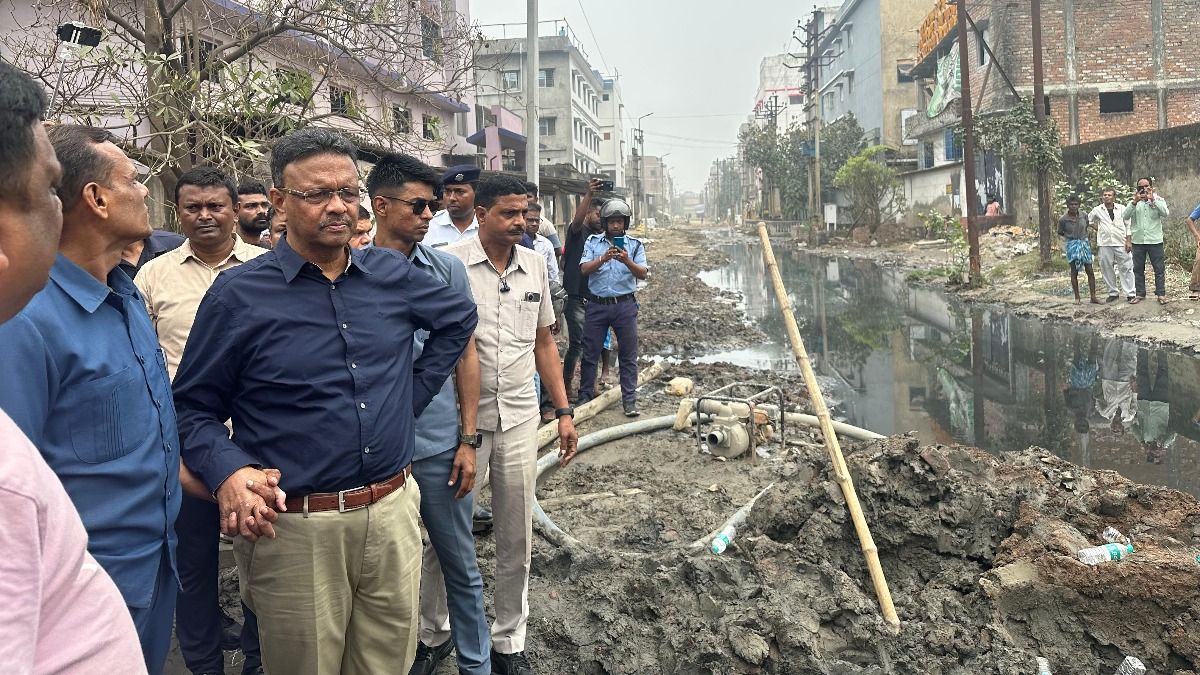 ঘটনাস্থলে ফিরহাদ হাকিম।-ফাইল ছবি