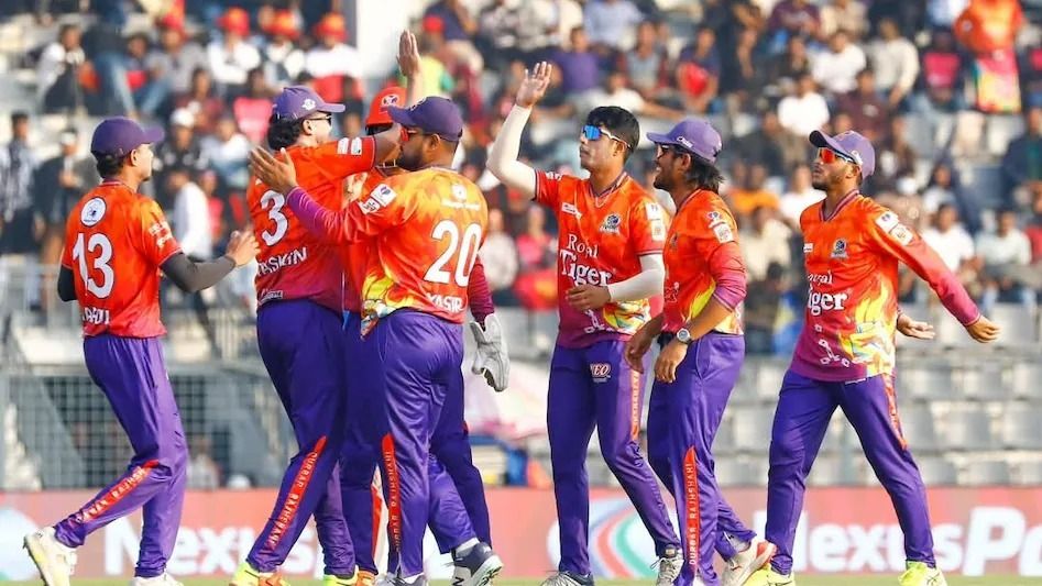 বাংলাদেশ ক্রিকেটে অচলাবস্থা, টাকা না পেয়ে খেলোয়াড়দের কিট আটকে রাখল বাসচালক