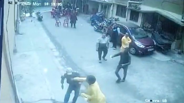 নাগেরবাজারের ঘটনার সিসি ক্য়ামেরা ফুটেজ।-ফাইল ছবি