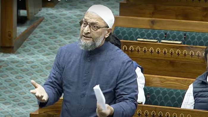 মিম প্রধান এবং হায়দরাবাদের সাংসদ আসাদউদ্দিন ওয়েইসি