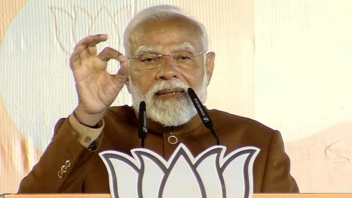 যে কংগ্রেসের হাত ধরবে তারই সর্বনাশ নিশ্চিত, দিল্লি জিতেই কটাক্ষ মোদীর