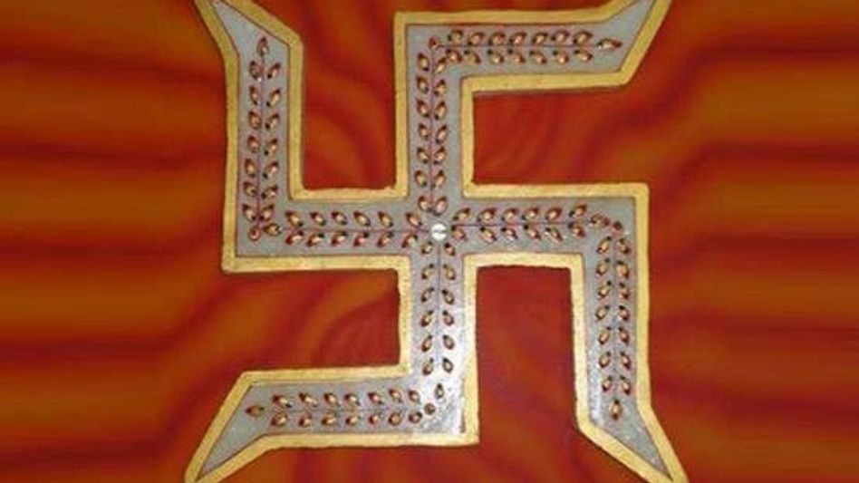 স্বস্তিক চিহ্ন হিন্দু ধর্মে পবিত্র কেন? জানুন কীভাবে আঁকা শুভ স্বস্তিক চিহ্ন হিন্দু ধর্মে পবিত্র কেন? জানুন কীভাবে আঁকা শুভ