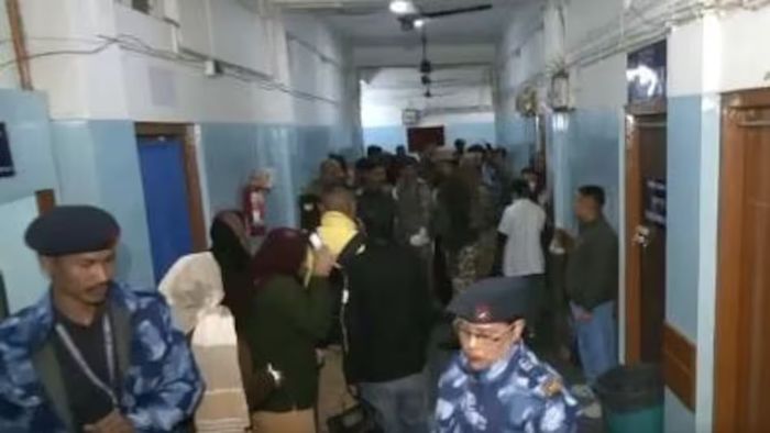 মণিপুরে ২ সহকর্মীকে খুন করে নিজেকে গুলি CRPF জওয়ানের, জখম ৮