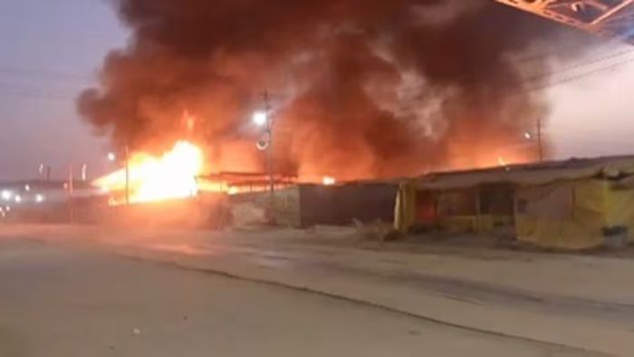 মহাকুম্ভে ফের বিধ্বংসী আগুন, ঘটনাস্থলে দমকল