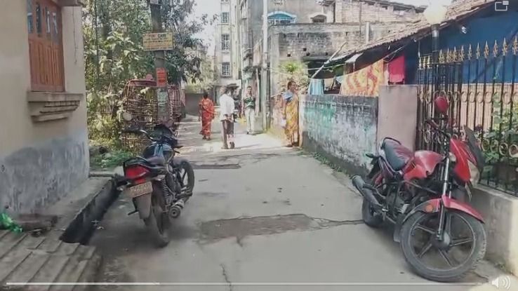 হাওড়ায় মায়ের পচাগলা দেহ আগলে ছেলে