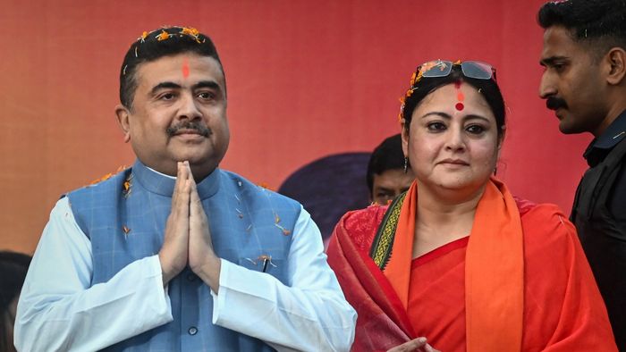 'চালাকি করে সাসপেন্ড করা হয়েছে, হিন্দুরা জেগে উঠুন', অধ্যক্ষকে নিশানা অগ্নিমিত্রার