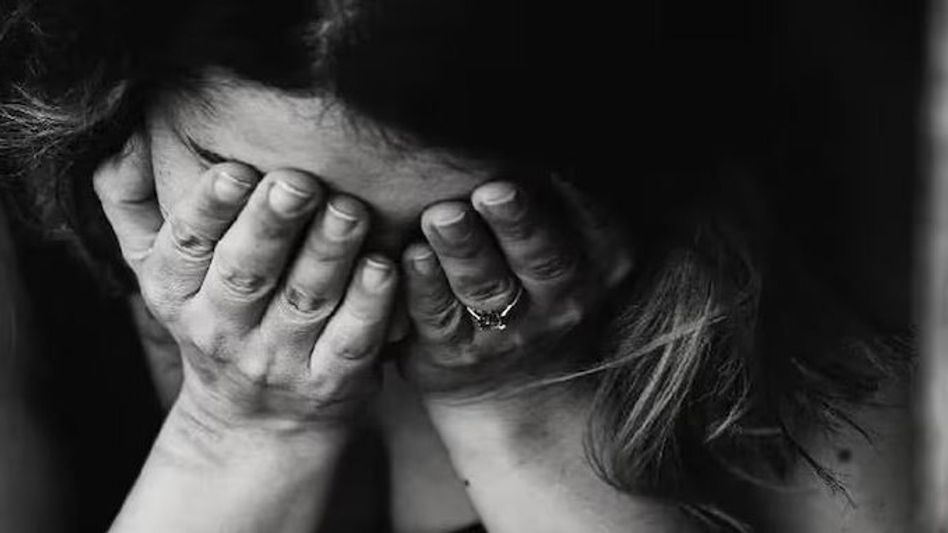 কুপ্রস্তাবে রাজি না হওয়ায় গৃহবধূ-মেয়েকে শ্লীলতাহানির অভিযোগ সাঁকরাইলের TMC নেতার বিরুদ্ধে কুপ্রস্তাবে রাজি না হওয়ায় গৃহবধূ-মেয়েকে শ্লীলতাহানির অভিযোগ সাঁকরাইলের TMC নেতার বিরুদ্ধে