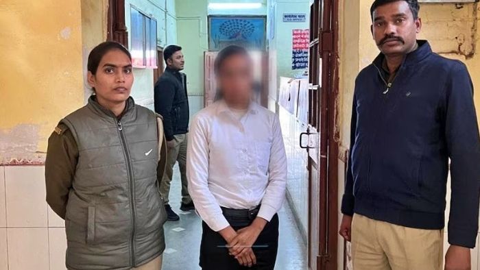 ভুয়ো টিকিট পরীক্ষক।-ফাইল ছবি