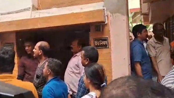 ট্যাংরায় দেহ উদ্ধারে চাঞ্চল্য।