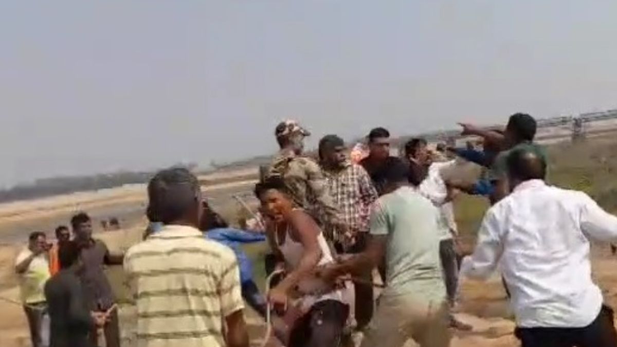 বালি পাচার রুখতে গিয়ে বিক্ষোভের মুখে BJP নেতা জিতেন্দ্র তিওয়ারি, বাঁশ-লাঠি-পাথর নিয়ে হামলা