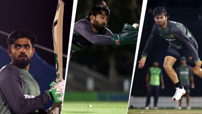 দুবাইতে আলোর নিচে পাকিস্তান দলের অনুশীলন