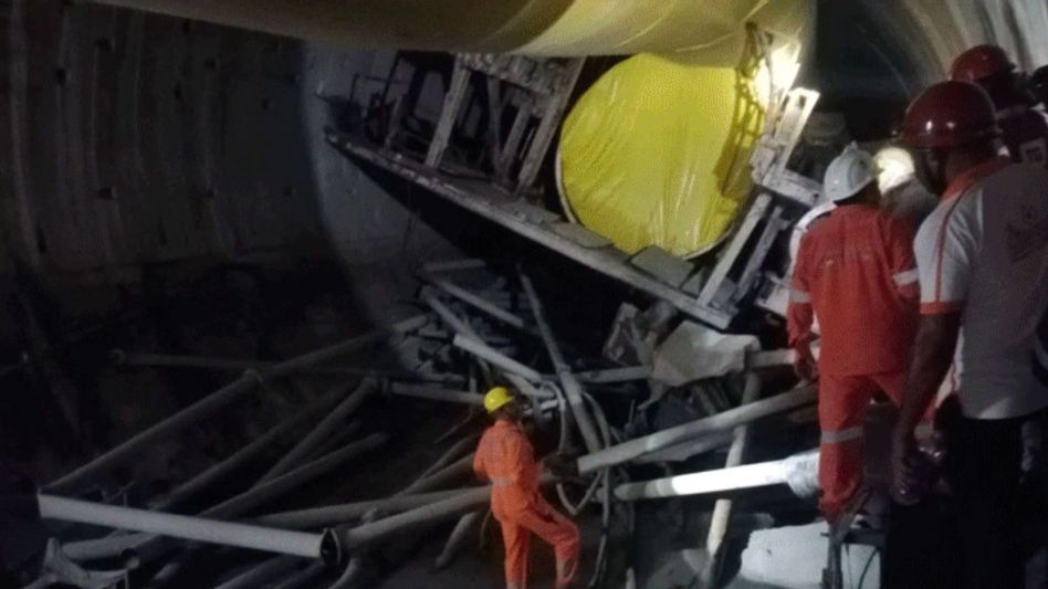 তেলঙ্গানায় টানেলে ধস, ২০০ মিটার ধ্বংসস্তূপের ওপারে আটকে ৮ শ্রমিক তেলঙ্গানায় টানেলে ধস, ২০০ মিটার ধ্বংসস্তূপের ওপারে আটকে ৮ শ্রমিক