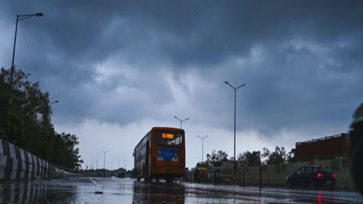 ৭ জেলায় বৃষ্টি, ৪০-৫০ কিমি বেগে ঝোড়ো হাওয়ার সতর্কতা ৭ জেলায় বৃষ্টি, ৪০-৫০ কিমি বেগে ঝোড়ো হাওয়ার সতর্কতা