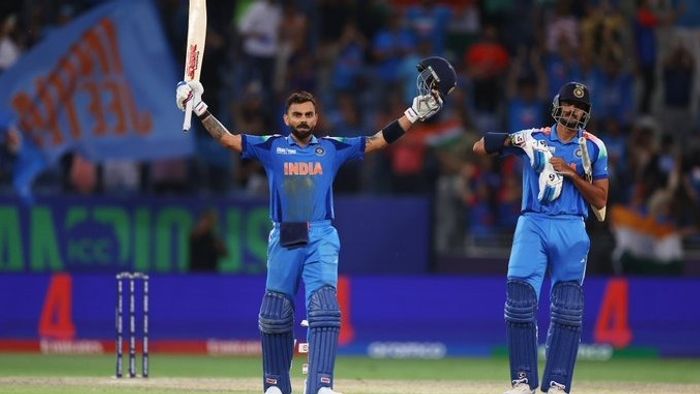 একসঙ্গে এল কোহলির শতরান-দলের জয়, ওভালের বদলা দুবাইয়ে