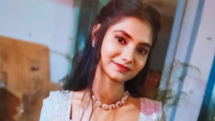 'ঘর অগোছালো কেন' দুই মেয়েকে নিয়ে বিষপান মহিলার, মৃত ১